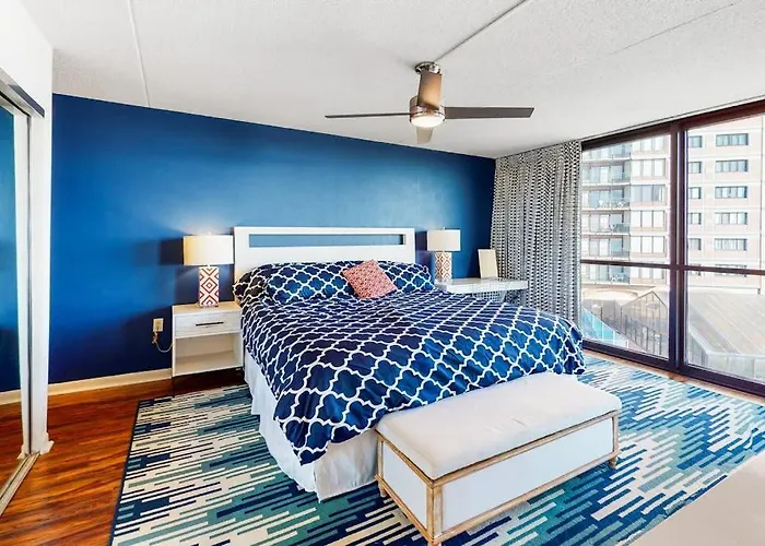 Charming Overlooking Tennis Courts With Balcony & Pools