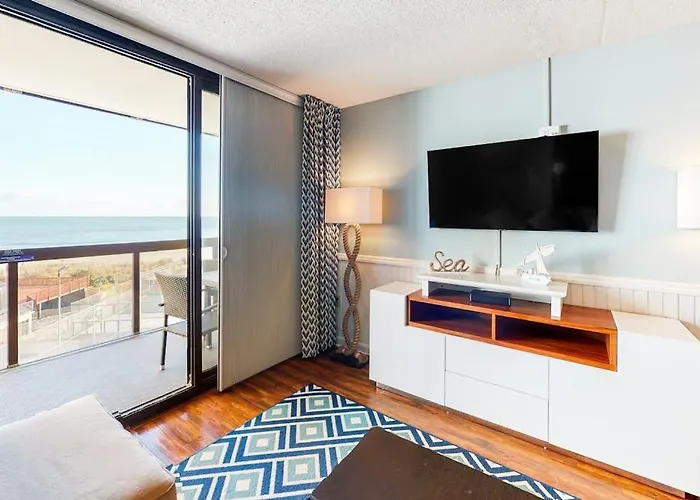 Charming Overlooking Tennis Courts With Balcony & Pools Ocean City