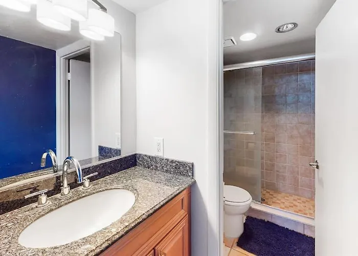 Charming Overlooking Tennis Courts With Balcony & Pools Holiday home Ocean City