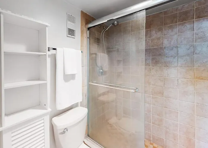 Charming Overlooking Tennis Courts With Balcony & Pools * Ocean City