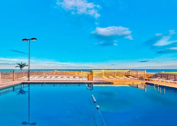 Charming Overlooking Tennis Courts With Balcony & Pools Holiday home Ocean City